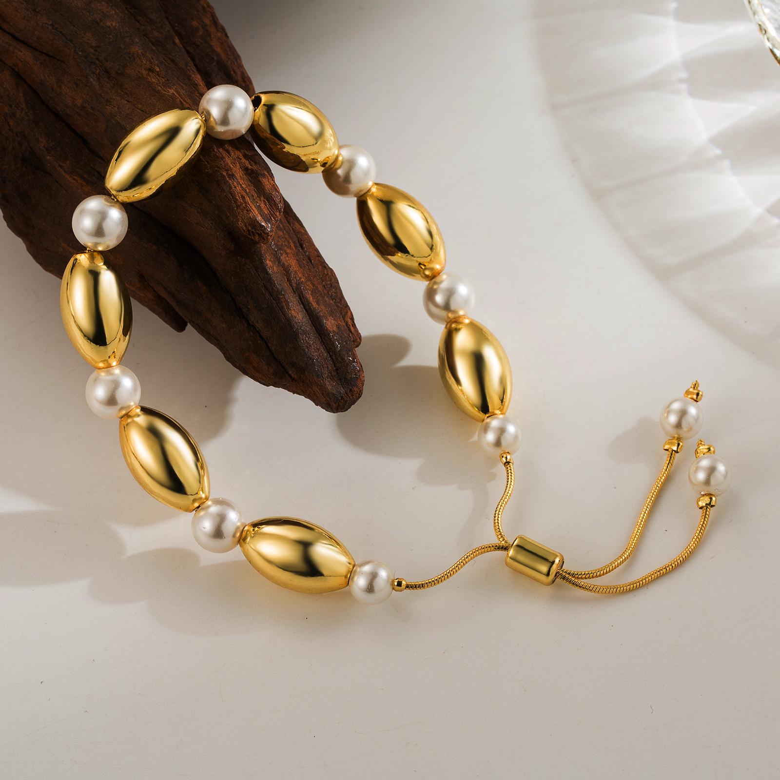 Imitation Pearl Copper 18K Gold Plated IG Style Classic Style Beaded Round Bracelets display picture 6