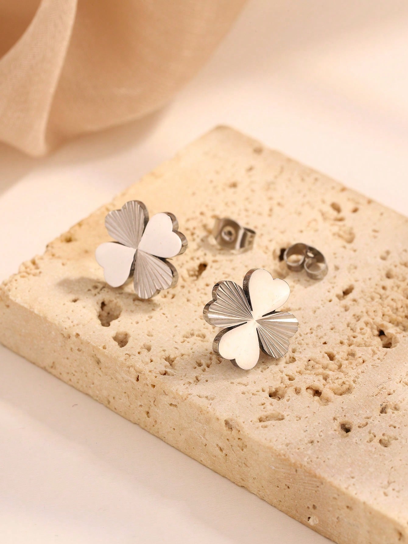 1 Pair Modern Style Sweet Commute Four Leaf Clover 304 Stainless Steel 18K Gold Plated Ear Studs display picture 4