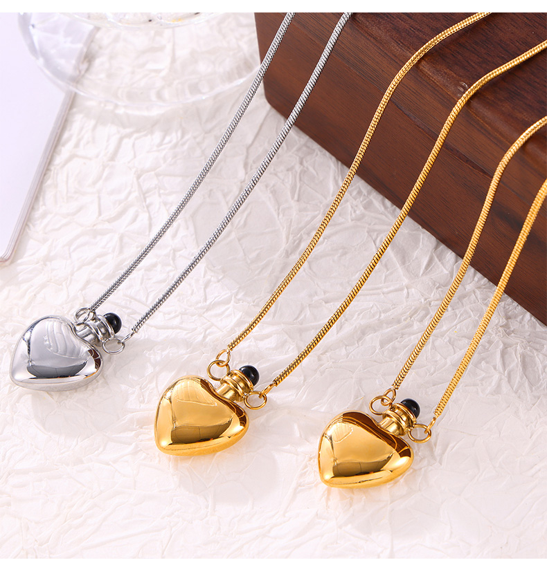 Titan Stahl 18 Karat Vergoldet Elegant Einfacher Stil Überzug Herzform Halskette Mit Anhänger display picture 5