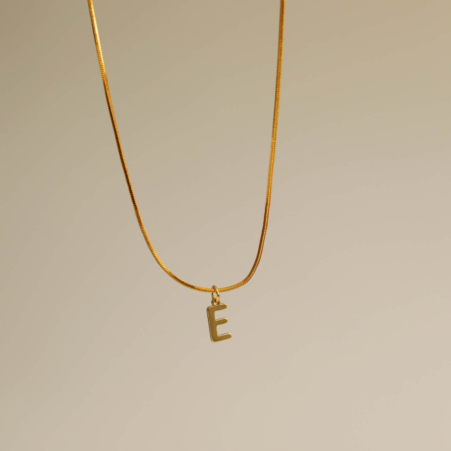 De Gros Style Simple Commuer Lettre Le Cuivre Plaqué Or 18K Pendentif display picture 1