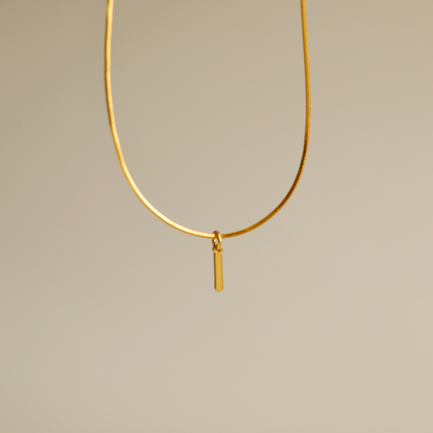 Großhandel Einfacher Stil Pendeln Buchstabe Kupfer 18 Karat Vergoldet Halskette Mit Anhänger display picture 11