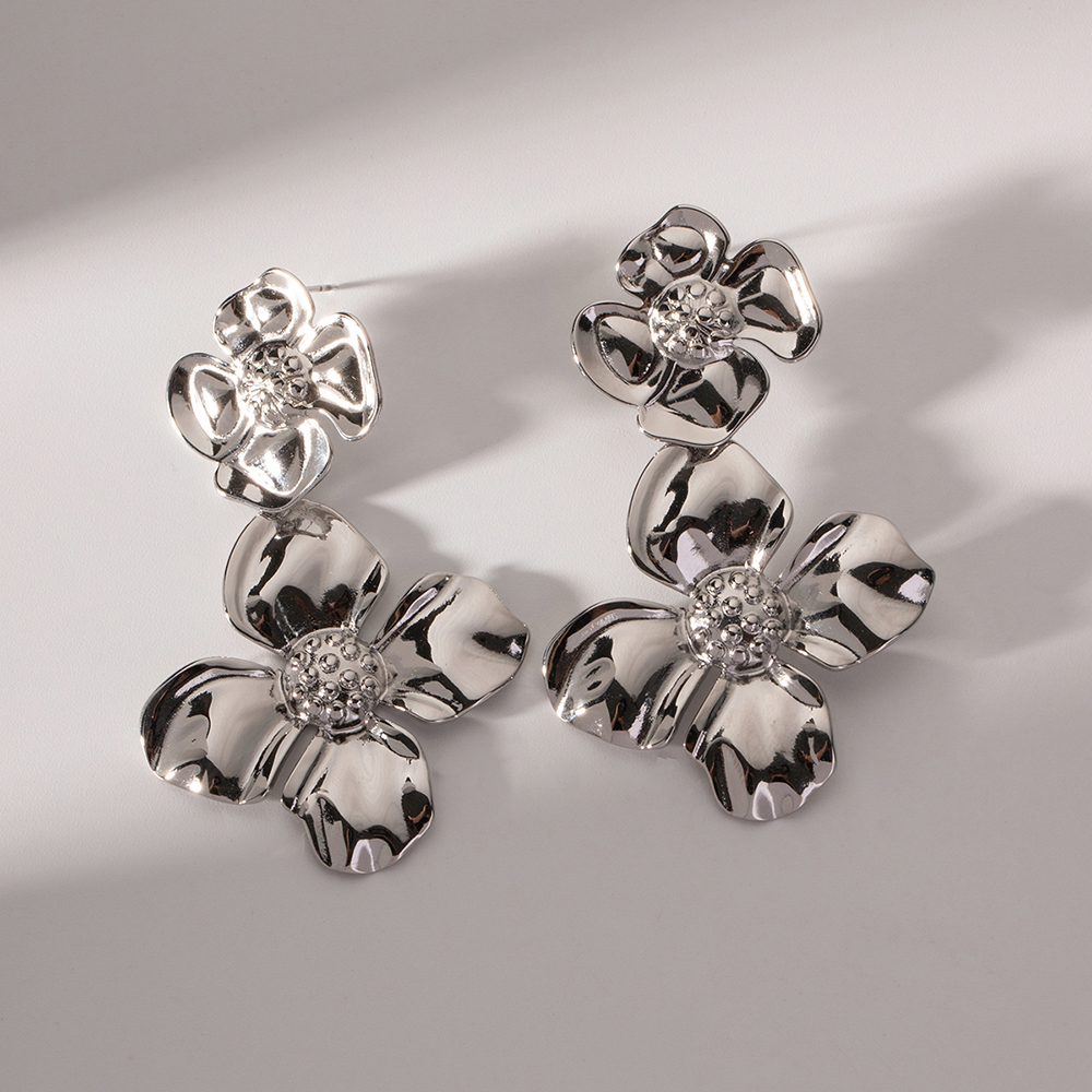 1 Pair Simple Style Classic Style Flower Plating 304 Stainless Steel Drop Earrings display picture 3