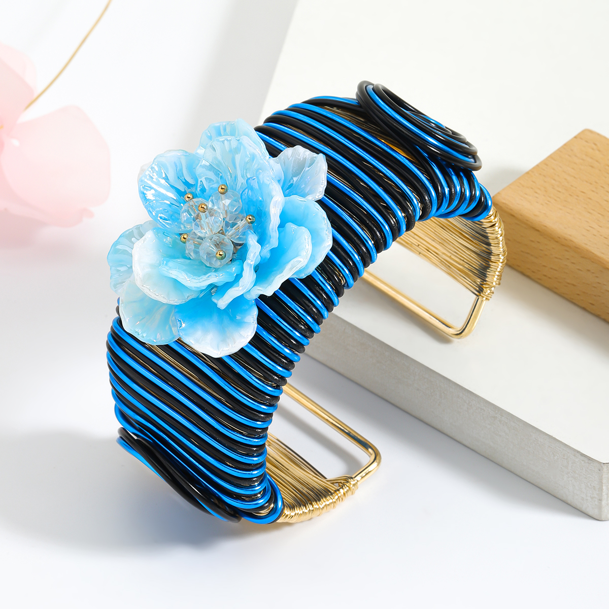 Retro Classic Style Flower Alloy Plating Women's Bangle display picture 2