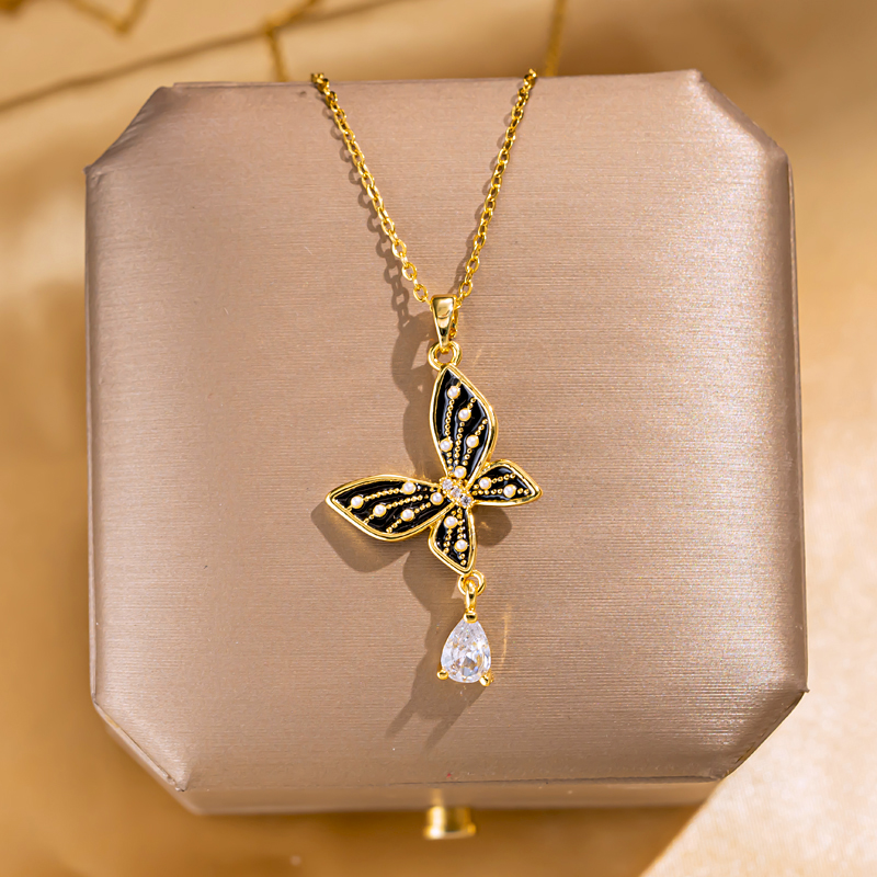 304 Stainless Steel Gold Plated Elegant Lady Streetwear Inlay Geometric Flower Butterfly Acrylic Zircon Pendant Necklace display picture 40