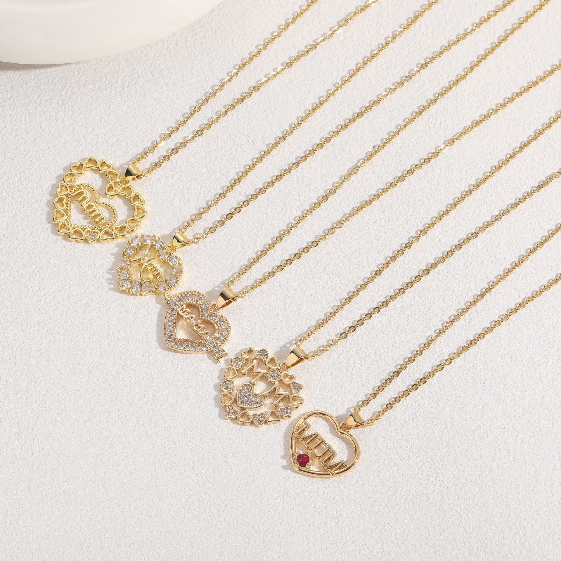 Wholesale Vintage Style Simple Style Commute Heart Shape Copper Plating Inlay 14K Gold Plated Zircon Pendant Necklace display picture 3