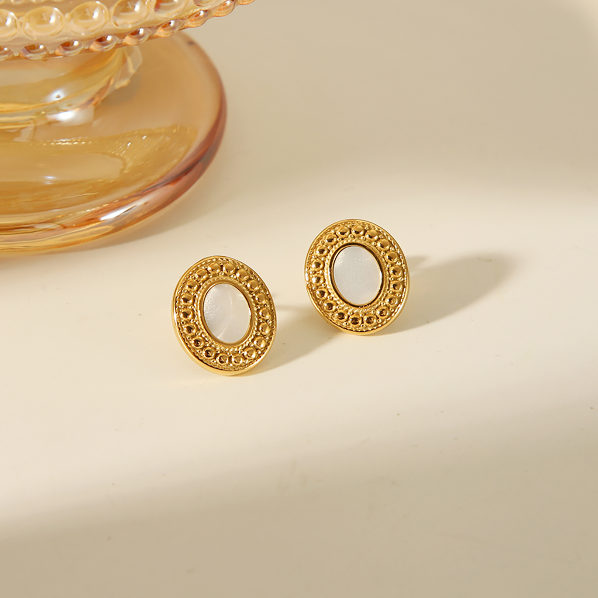 1 Pair Vintage Style Round Solid Color 304 Stainless Steel 18K Gold Plated Drop Earrings display picture 3