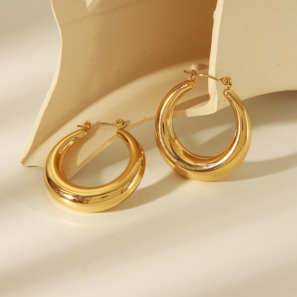 1 Pair IG Style Moon Water Solid Color 304 Stainless Steel 18K Gold Plated Ear Studs display picture 3