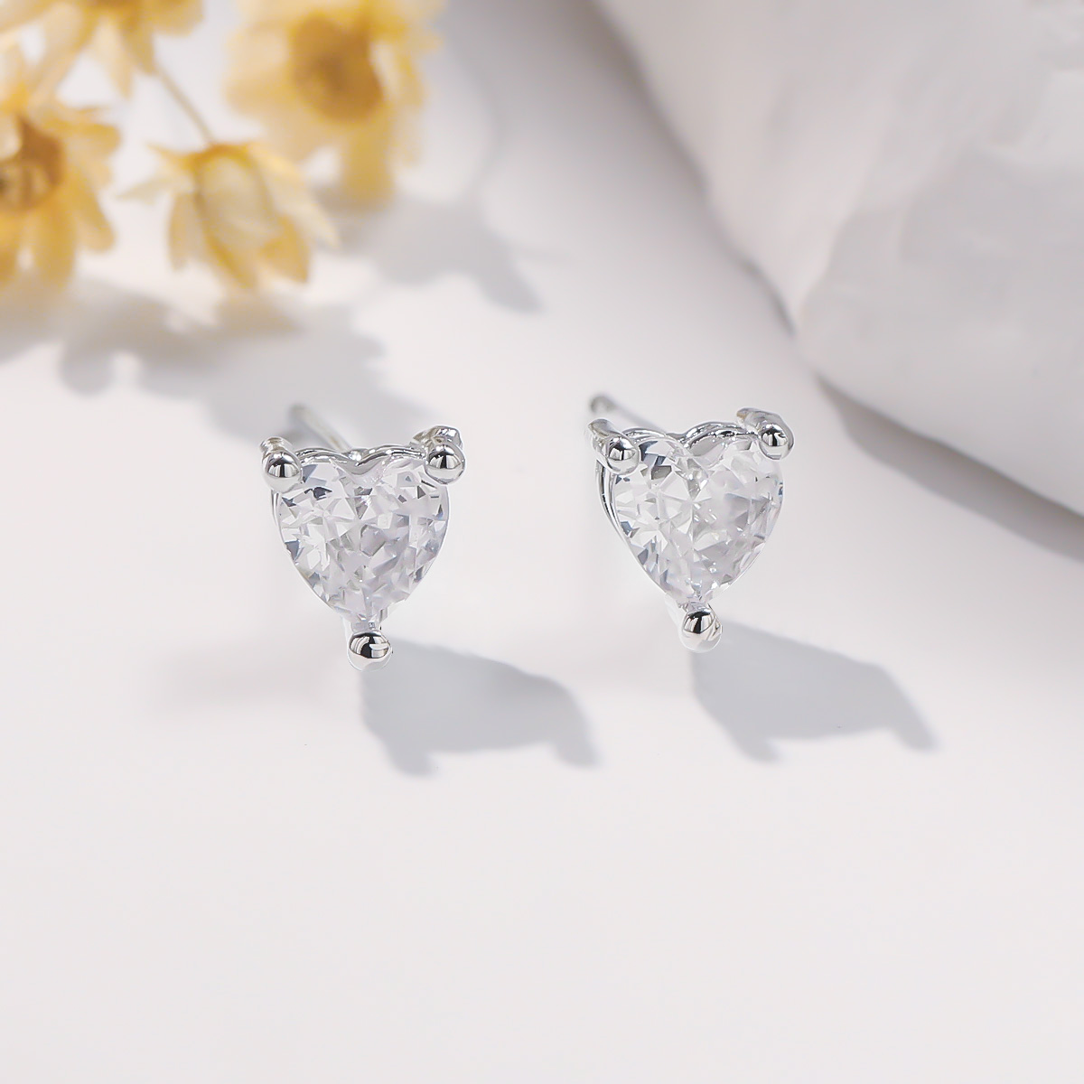 1 Pair Sweet Simple Style Heart Shape Plating Inlay Copper Zircon Ear Studs display picture 3