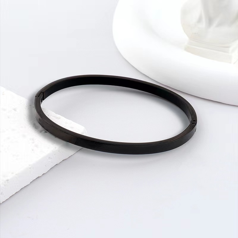 Simple Style Solid Color 304 Stainless Steel 18K Gold Plated Bangle In Bulk display picture 1