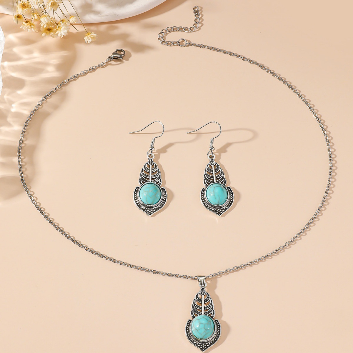 Simple Style Classic Style Water Droplets Alloy Inlay Turquoise Women's Earrings display picture 3