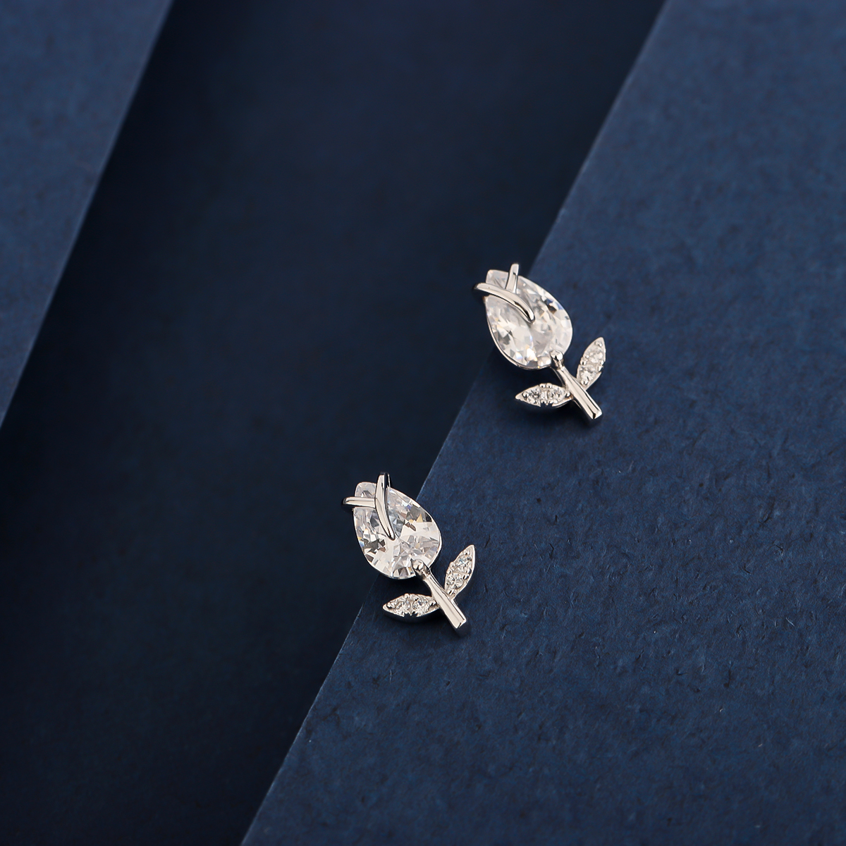 1 Pair Simple Style Geometric Flower Inlay Sterling Silver Zircon 14K Gold Plated Ear Studs display picture 4