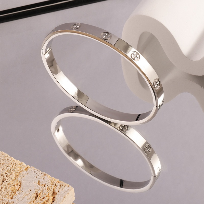 Elegant Solid Color 304 Stainless Steel 18K Gold Plated Bangle In Bulk display picture 5