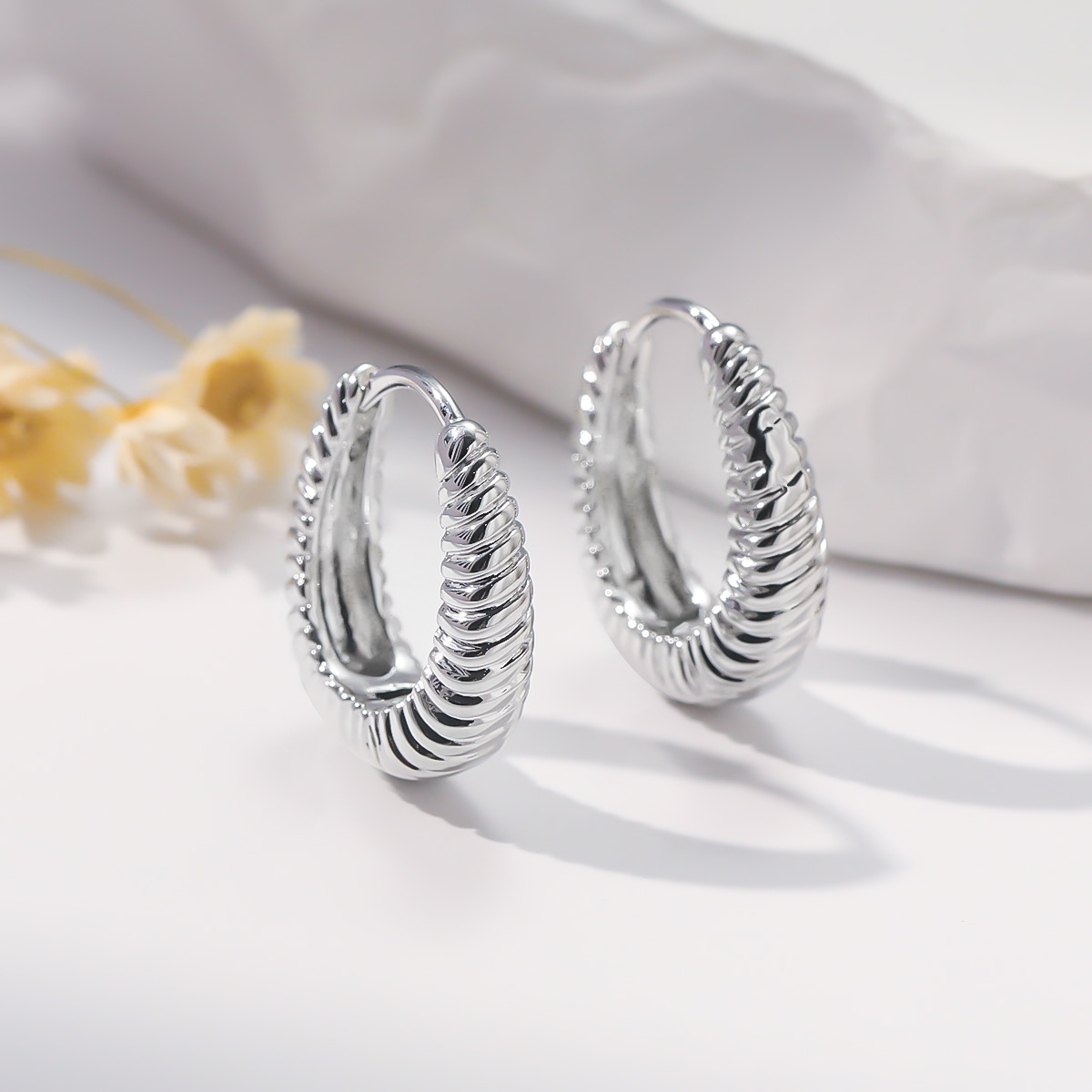 1 Pair Simple Style Classic Style Spiral Stripe Copper Earrings display picture 2