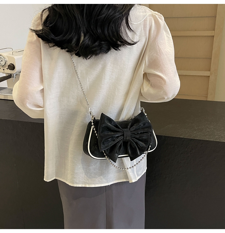 Women's Pu Leather Solid Color Classic Style Sewing Thread Zipper Shoulder Bag display picture 7