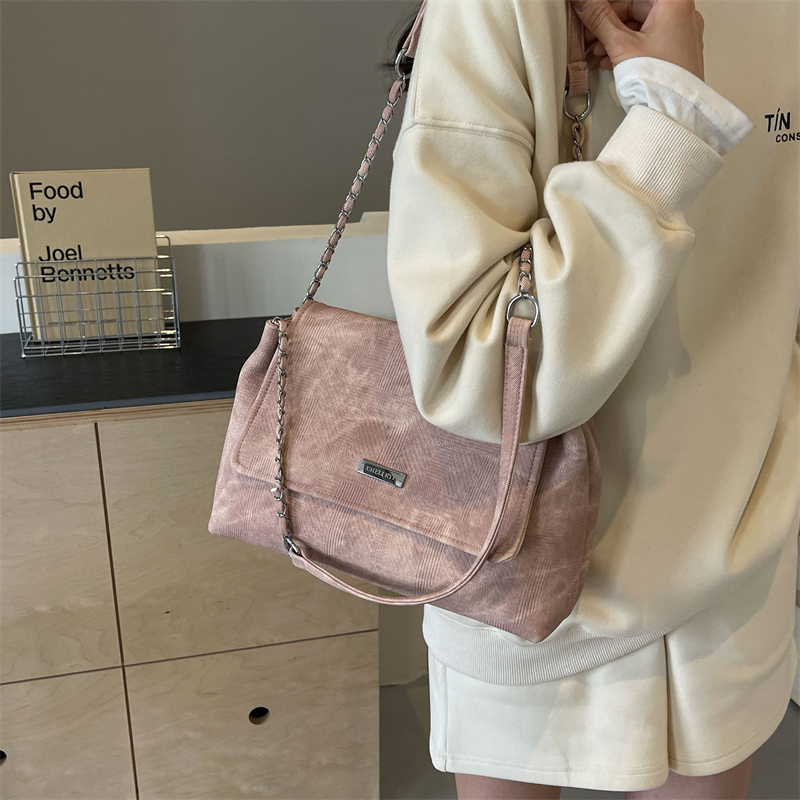 Women's Pu Leather Solid Color Classic Style Sewing Thread Flip Cover Shoulder Bag display picture 9