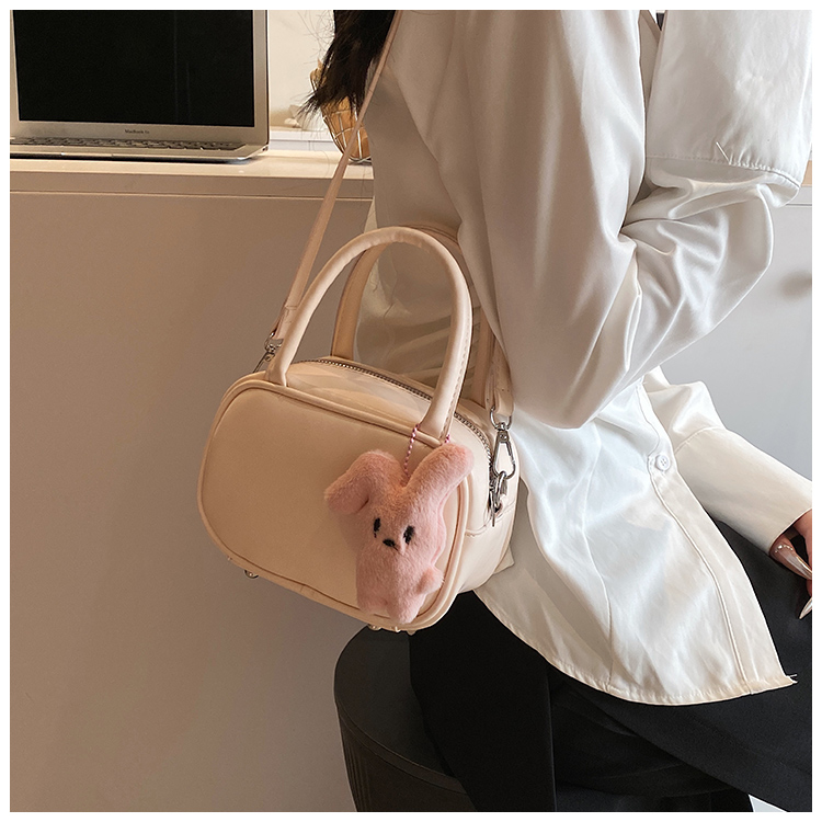 Women's Pu Leather Solid Color Classic Style Sewing Thread Zipper Shoulder Bag display picture 12
