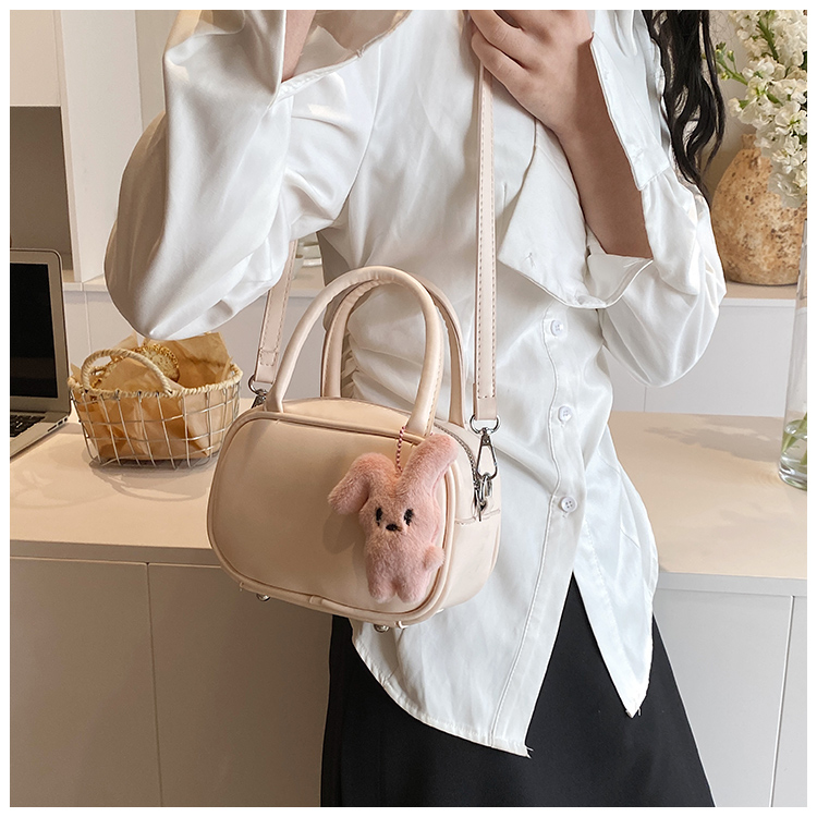 Women's Pu Leather Solid Color Classic Style Sewing Thread Zipper Shoulder Bag display picture 8