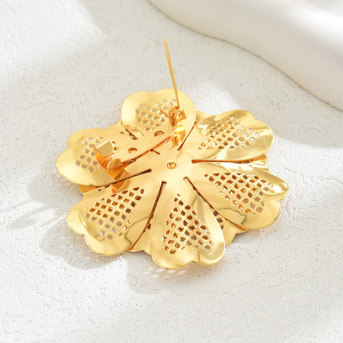 Simple Style Classic Style Flower Alloy Plating Women's Brooches 1 Piece display picture 2
