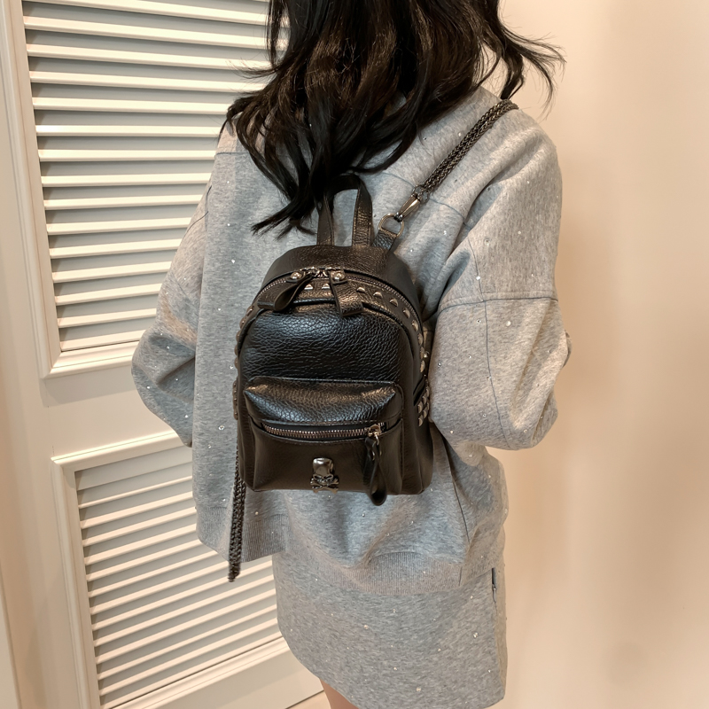 Medium Solid Color Casual Daily Shopping Women's Backpack display picture 5