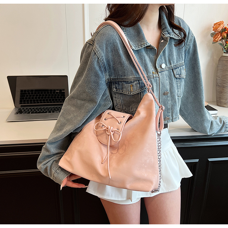 Women's Pu Solid Color Classic Style Sewing Thread Zipper Shoulder Bag display picture 8