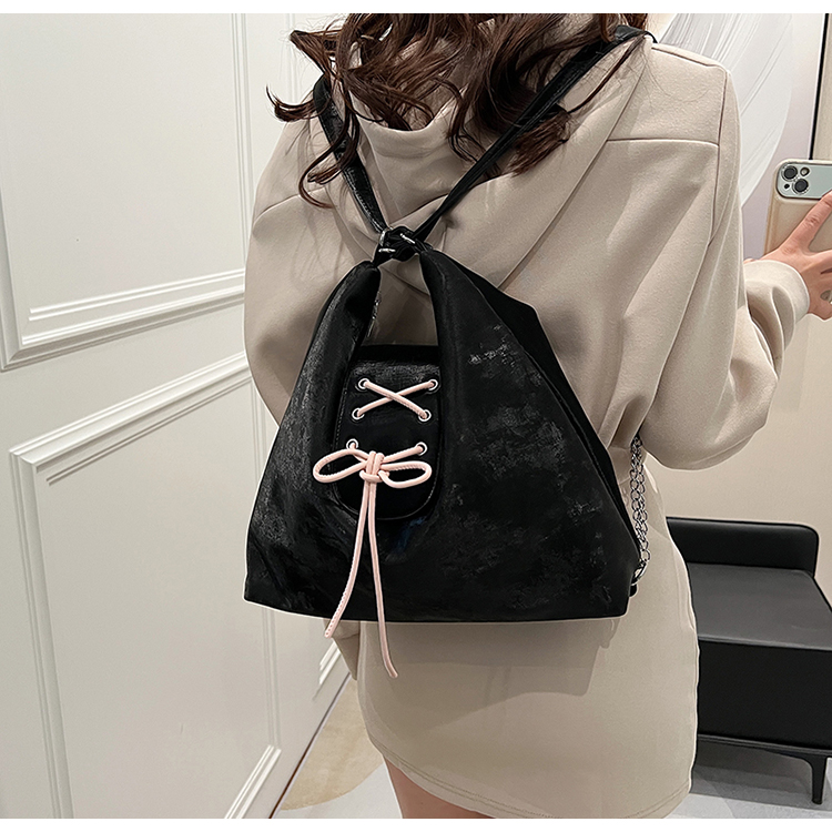 Women's Pu Solid Color Classic Style Sewing Thread Zipper Shoulder Bag display picture 9