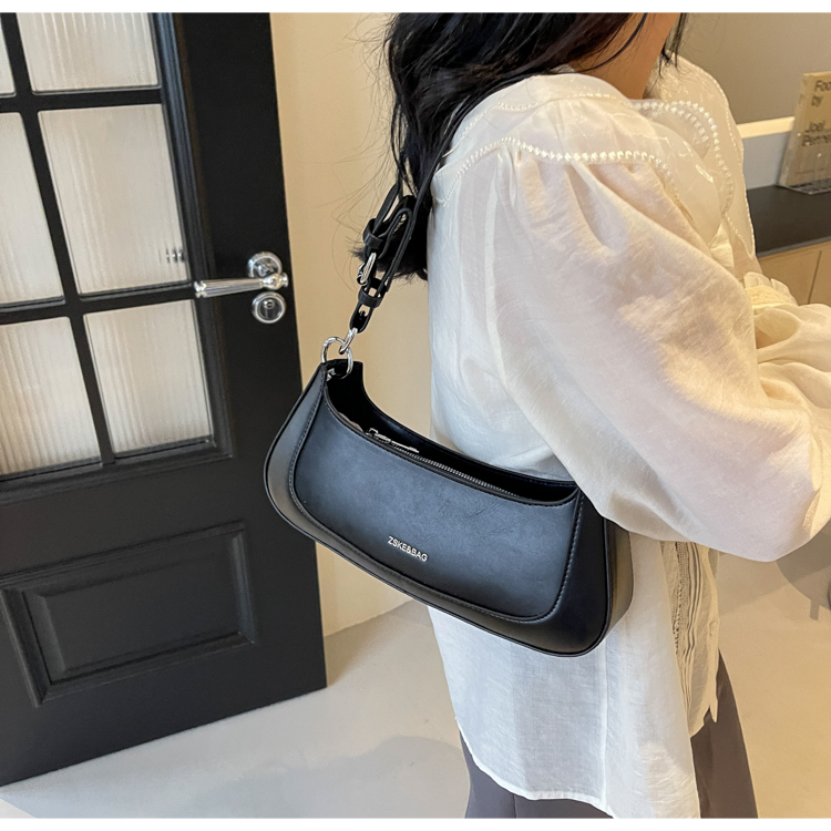 Women's Pu Leather Solid Color Classic Style Sewing Thread Zipper Shoulder Bag display picture 14