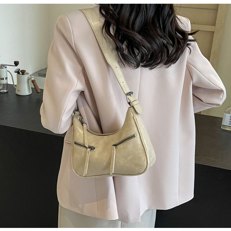 Women's Pu Leather Solid Color Classic Style Sewing Thread Zipper Shoulder Bag display picture 9