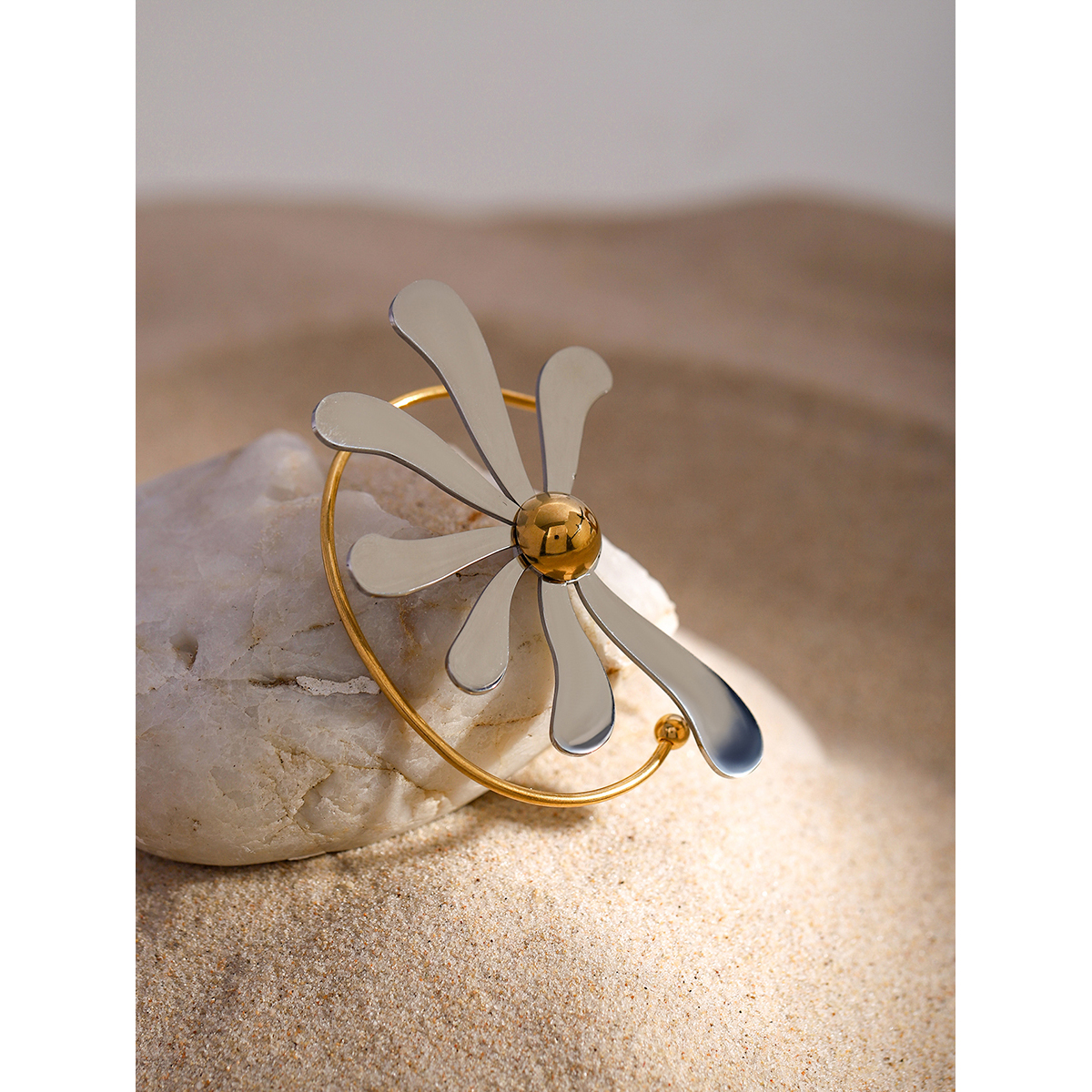 1 Piece Simple Style Classic Style Little Daisy Plating 304 Stainless Steel 18K Gold Plated Earrings display picture 8