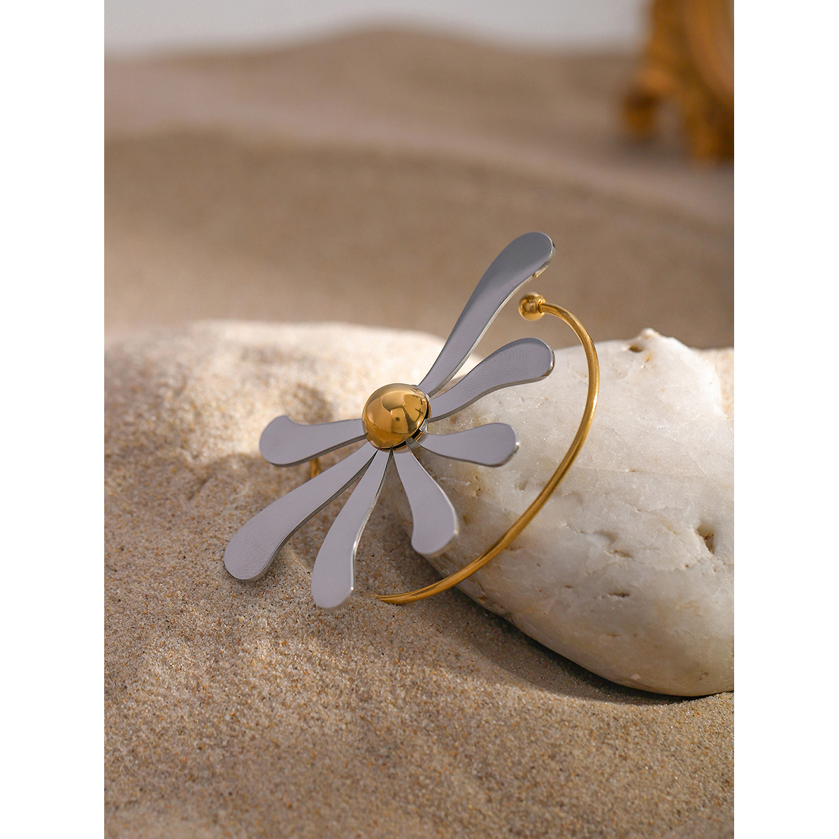 1 Piece Simple Style Classic Style Little Daisy Plating 304 Stainless Steel 18K Gold Plated Earrings display picture 7