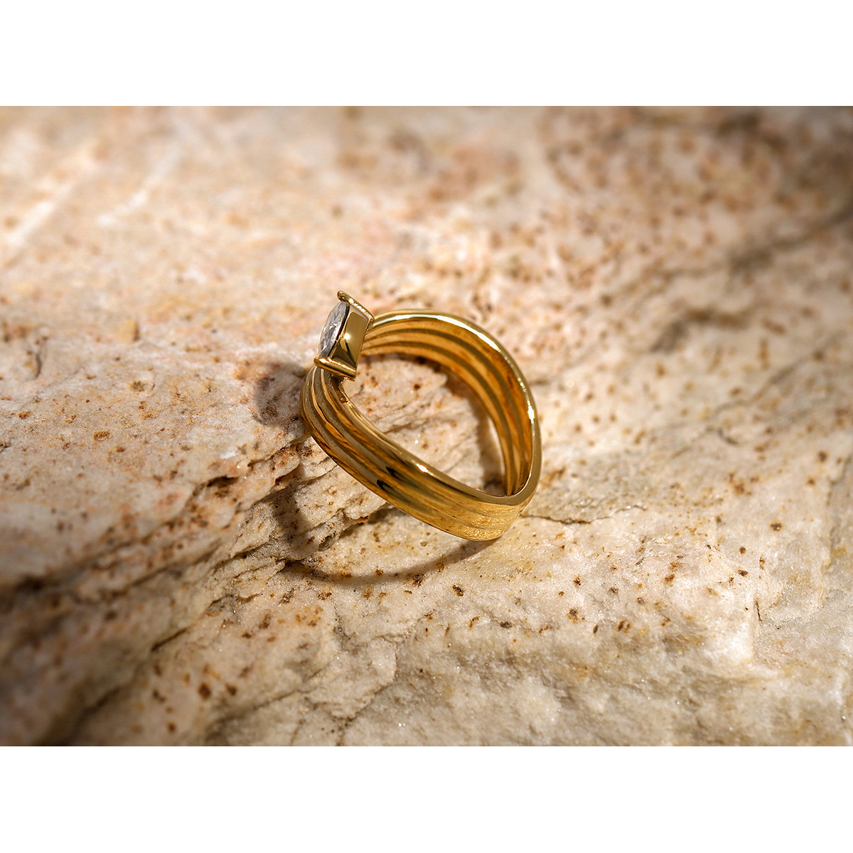 304 Stainless Steel 18K Gold Plated IG Style Simple Style Inlay Waves Horse Eye Rhinestones Rings display picture 6