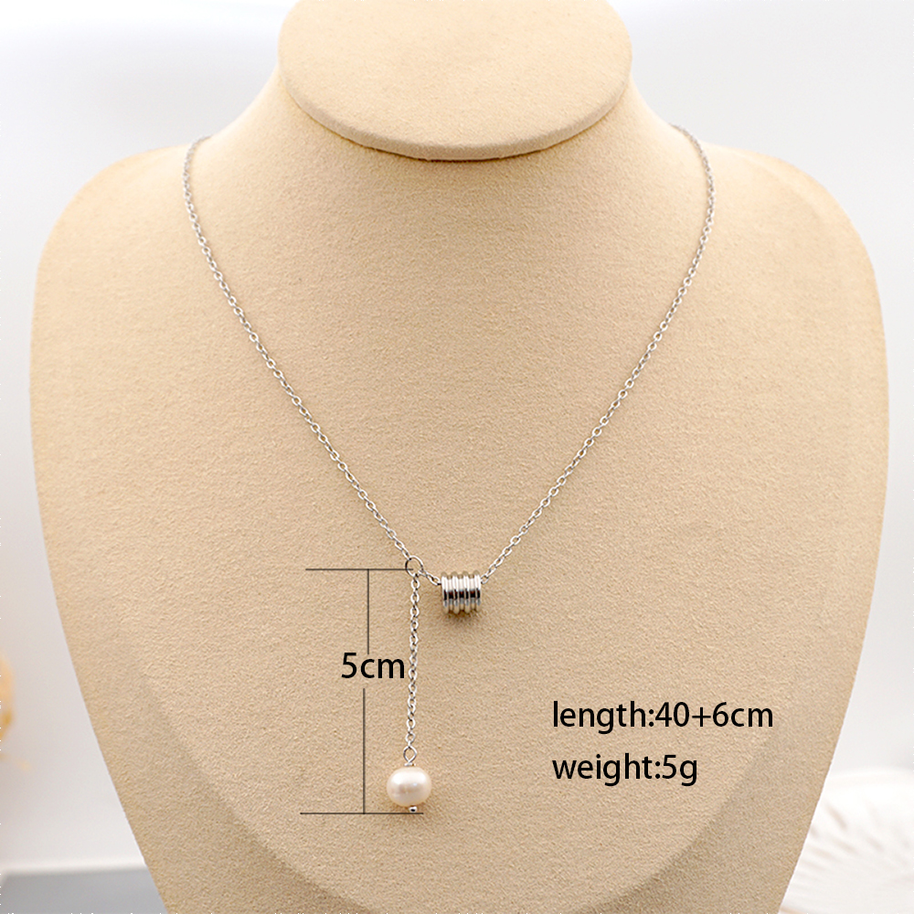 304 Stainless Steel Freshwater Pearl Titanium Steel Gold Plated Casual Modern Style Simple Style Handmade Geometric Pendant Necklace display picture 4
