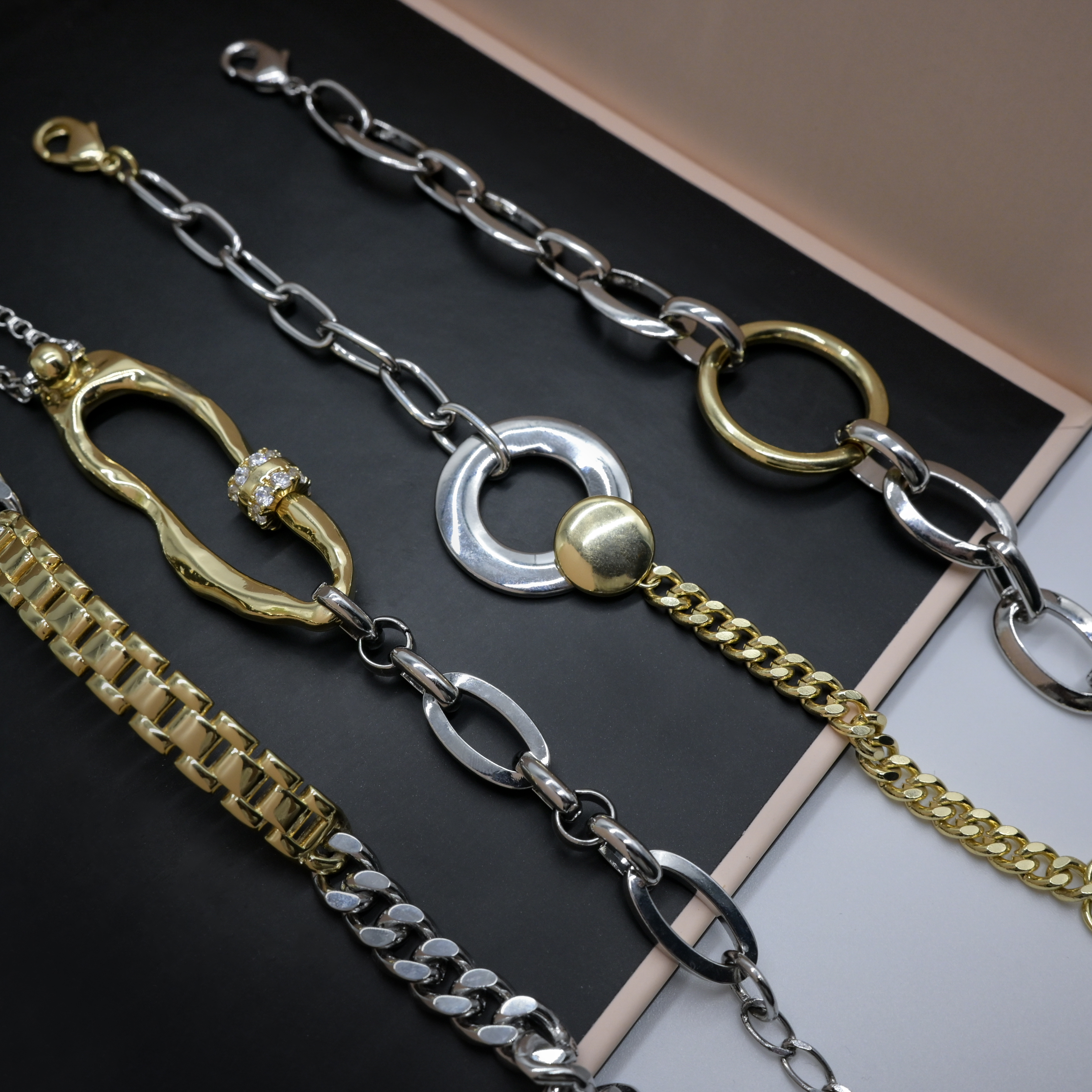 Casual Simple Style Circle Copper Asymmetrical Chain 14K Gold Plated Men's Bracelets display picture 3