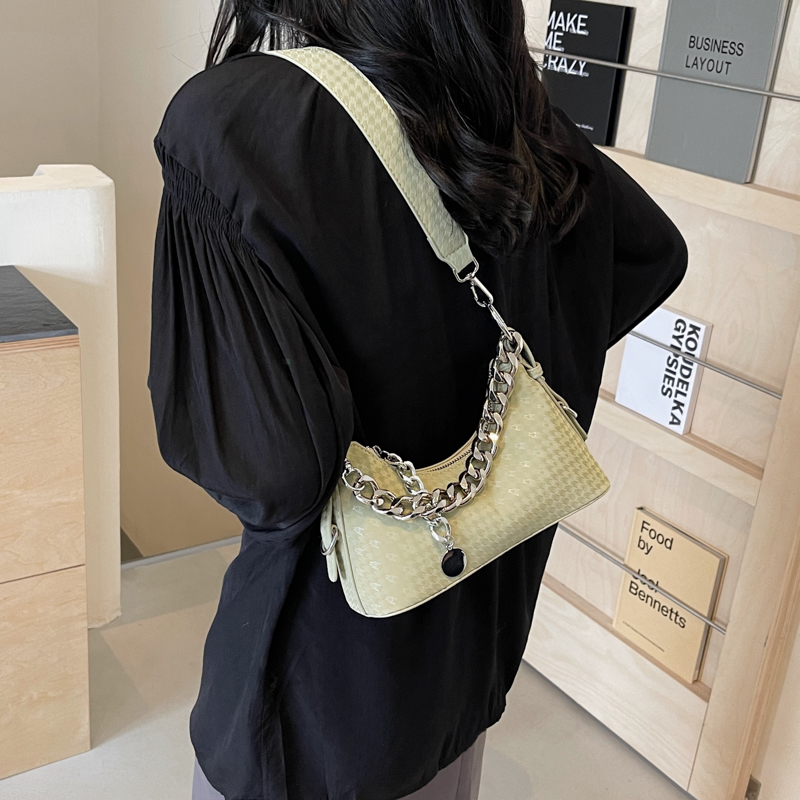 Women's Pu Leather Solid Color Elegant Zipper Shoulder Bag display picture 3