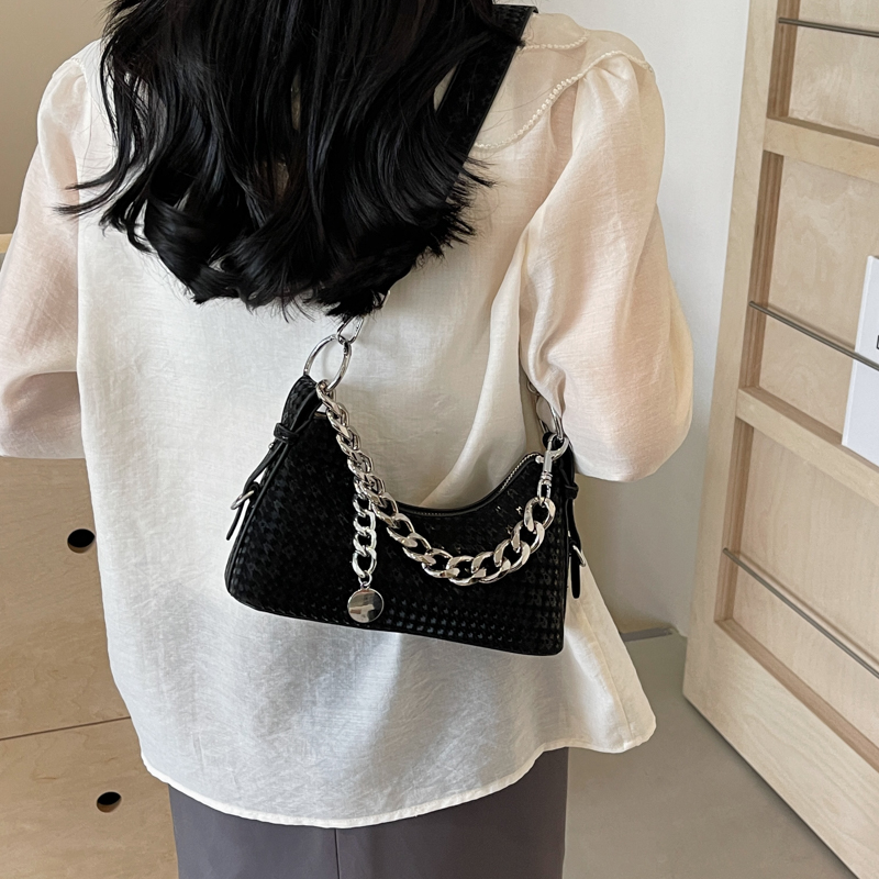 Women's Pu Leather Solid Color Elegant Zipper Shoulder Bag display picture 6