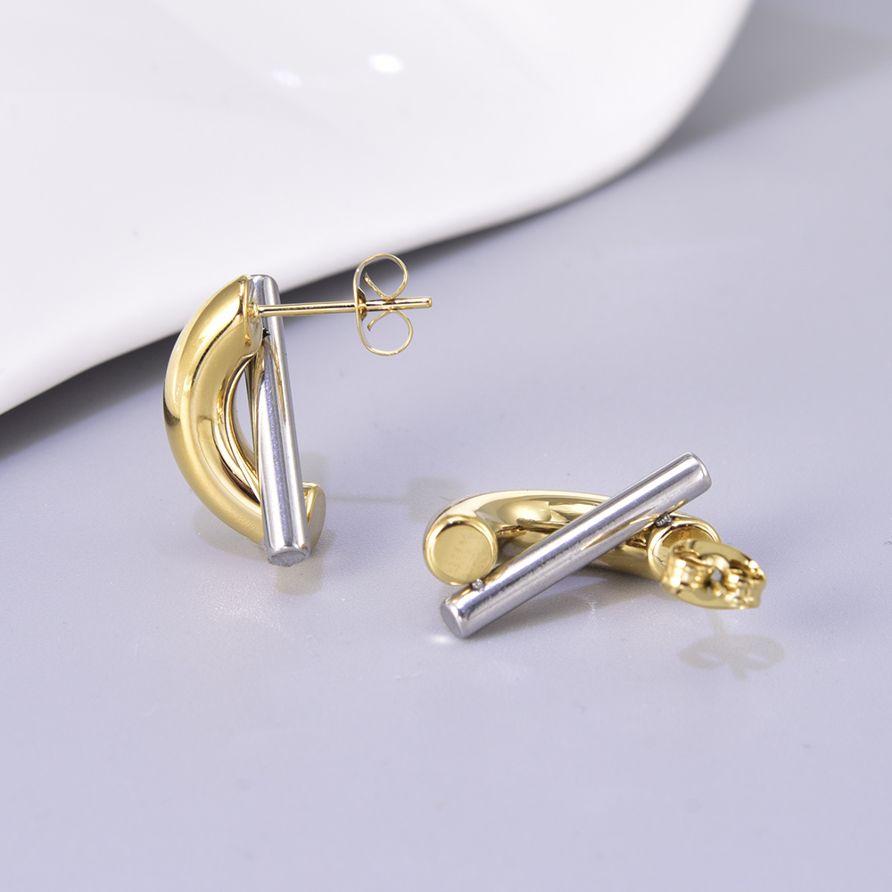 1 Pair Simple Style Classic Style C Shape Color Block Layered Titanium Steel 18K Gold Plated Earrings Ear Studs display picture 12