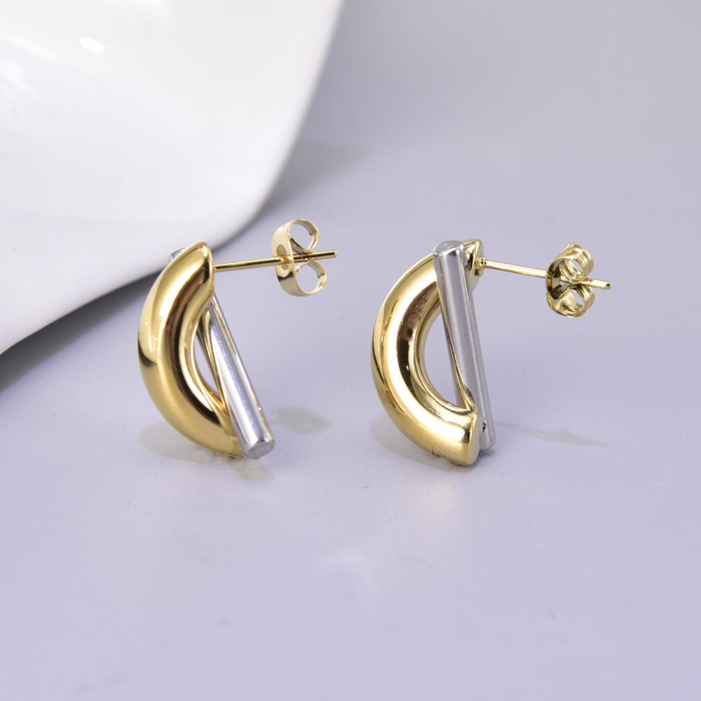 1 Pair Simple Style Classic Style C Shape Color Block Layered Titanium Steel 18K Gold Plated Earrings Ear Studs display picture 20