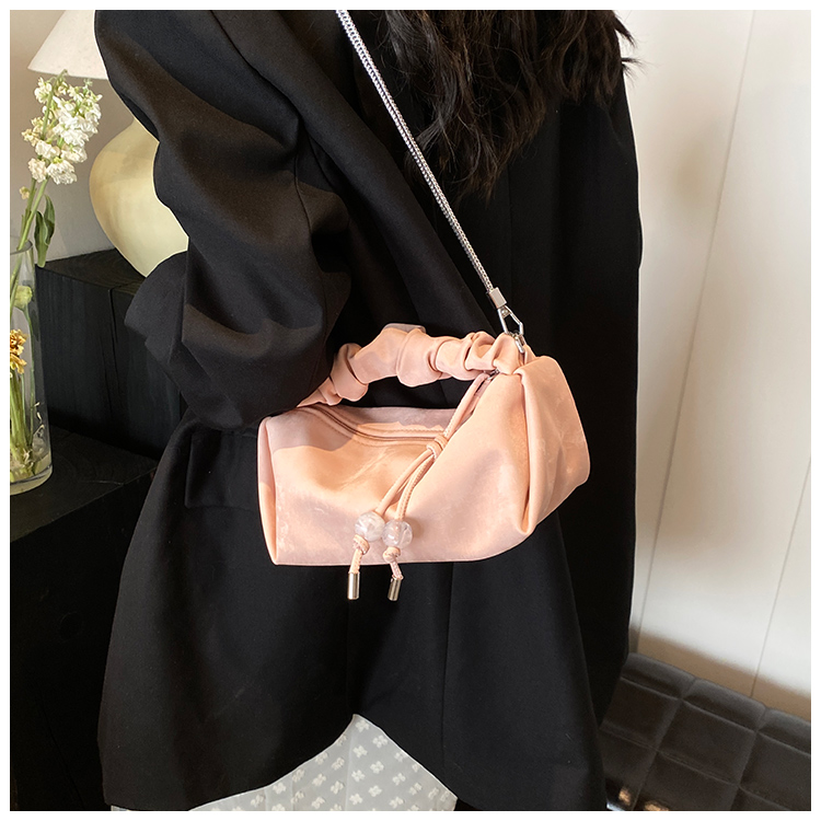Women's One Size Pu Leather Solid Color Classic Style Sewing Thread Zipper Handbag display picture 13