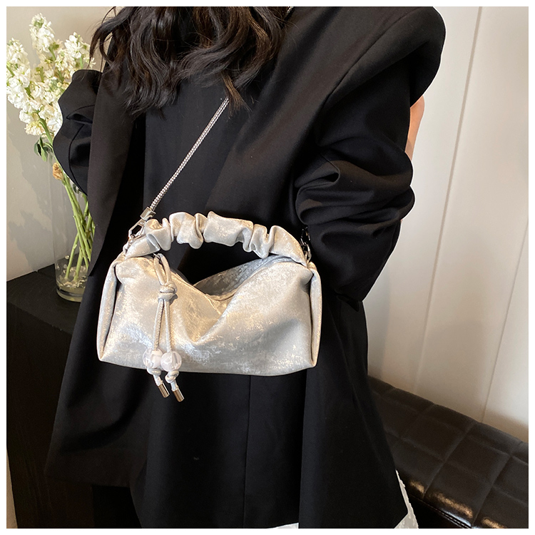 Women's One Size Pu Leather Solid Color Classic Style Sewing Thread Zipper Handbag display picture 14