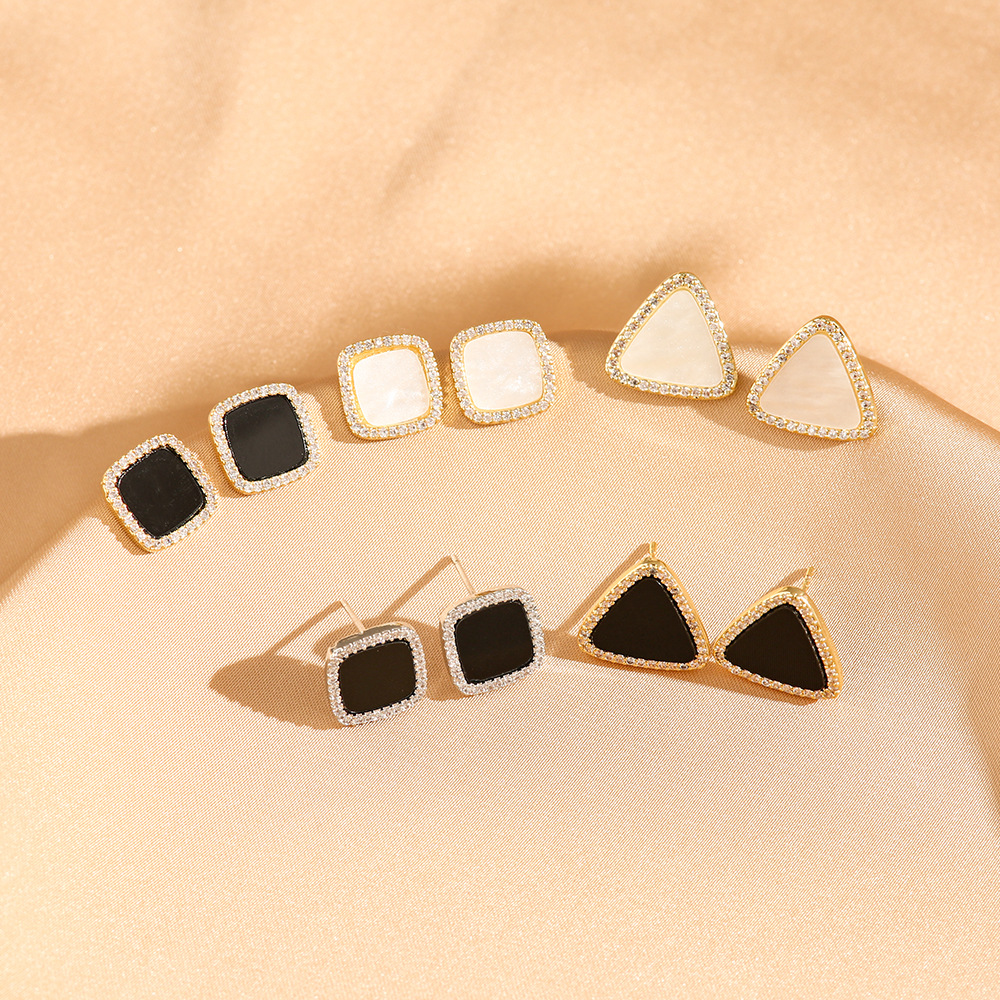 1 Pair Sweet Triangle Geometric Rectangle Inlay Copper Shell Zircon 18K Gold Plated Ear Studs display picture 1