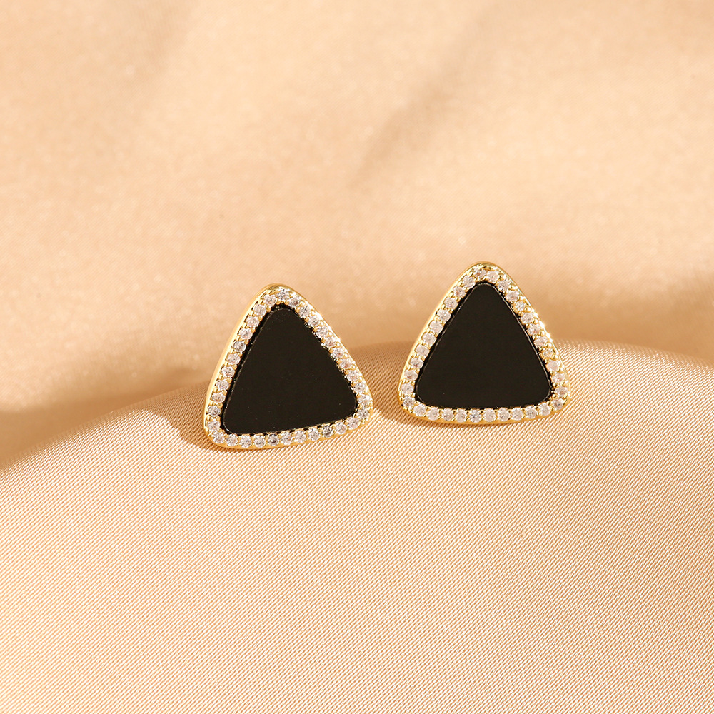 1 Pair Sweet Triangle Geometric Rectangle Inlay Copper Shell Zircon 18K Gold Plated Ear Studs display picture 6