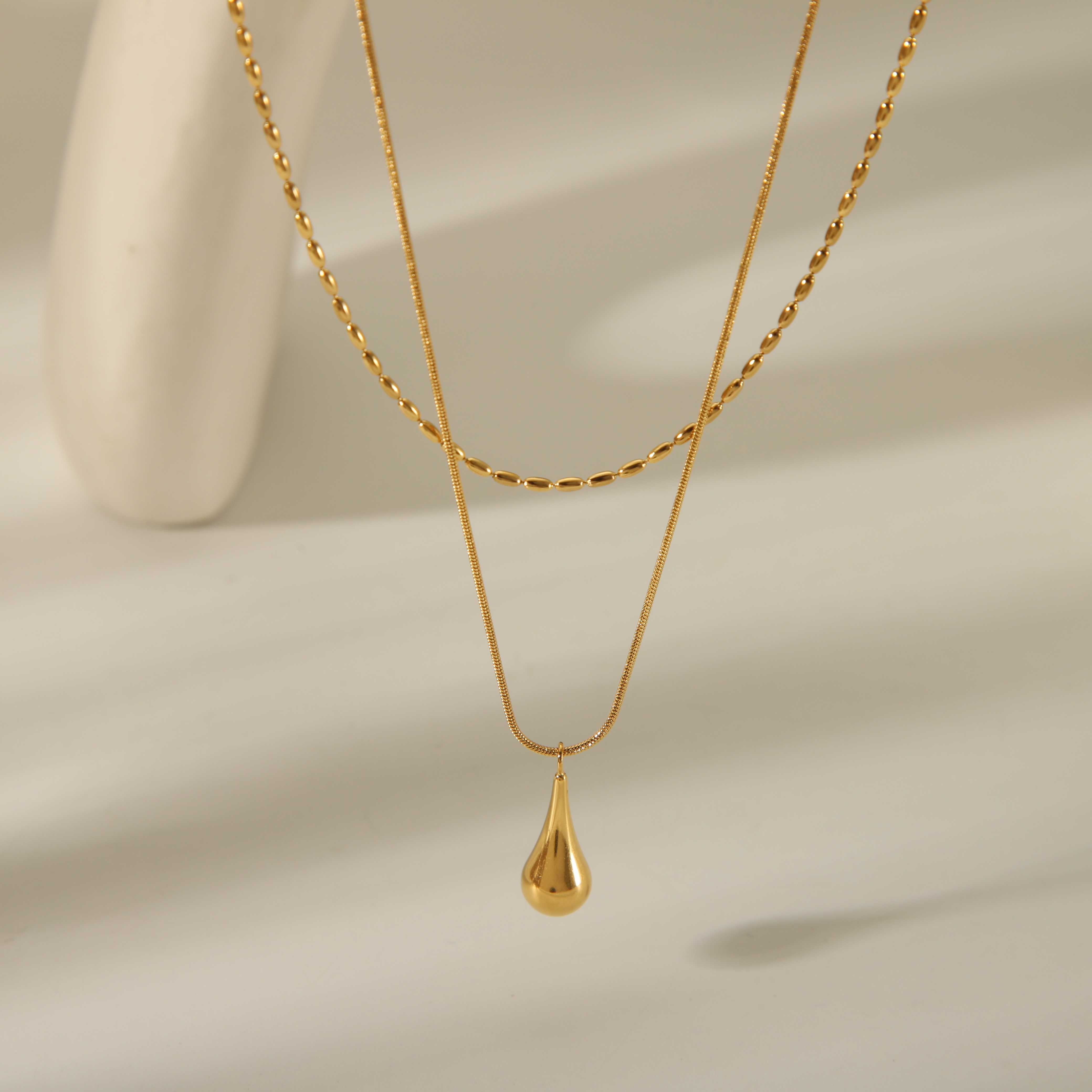 304 Stainless Steel 18K Gold Plated Vintage Style Exaggerated Formal Water Droplets Pendant Necklace display picture 4