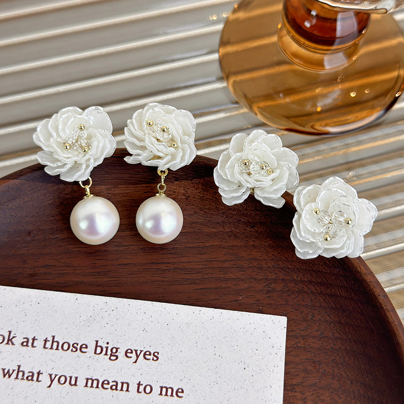 1 Pair Elegant Glam Luxurious Flower Resin Drop Earrings Ear Studs display picture 4