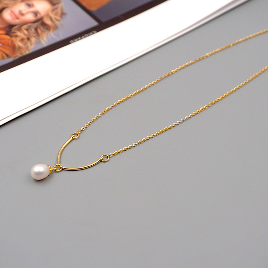 Titanium Steel Gold Plated Elegant Sweet Geometric Freshwater Pearl Pendant Necklace display picture 5