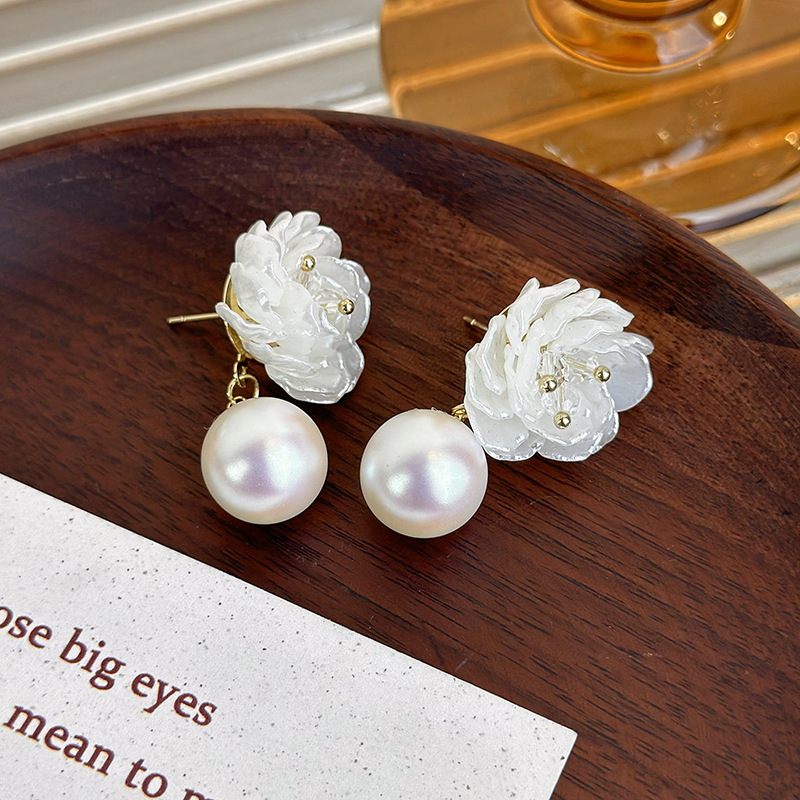 1 Pair Elegant Glam Luxurious Flower Resin Drop Earrings Ear Studs display picture 11