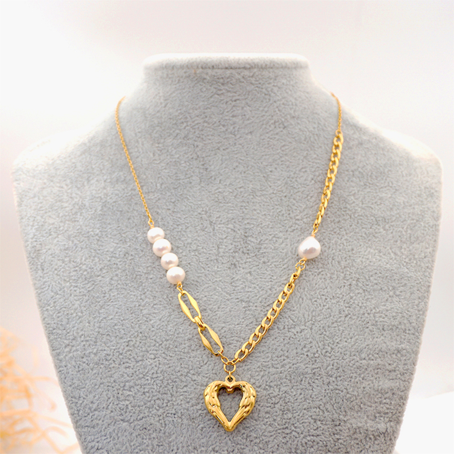 Acero Titanio Chapado En Oro Estilo Simple Forma De Corazón Embutido Perlas Artificiales Collar Colgante display picture 2
