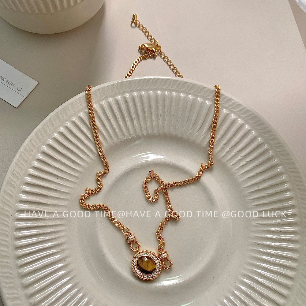 Kupfer 18 Karat Vergoldet Klassischer Stil Pendeln Oval Inlay Tigerauge Zirkon Halskette display picture 5