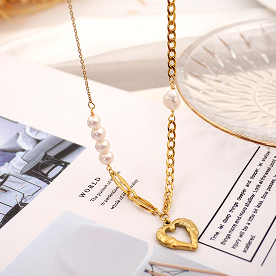 Acero Titanio Chapado En Oro Estilo Simple Forma De Corazón Embutido Perlas Artificiales Collar Colgante display picture 3