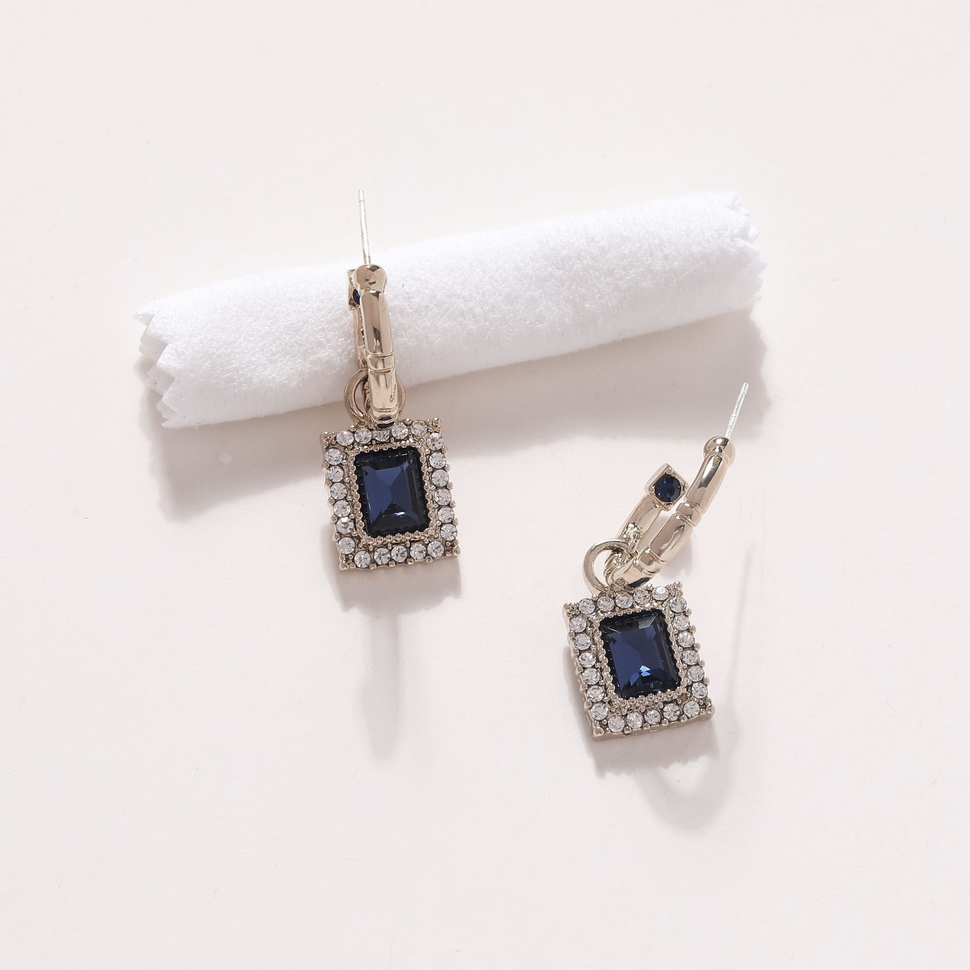1 Pair IG Style Elegant Simple Style Square Inlay Copper Zircon 18K Gold Plated Drop Earrings display picture 3