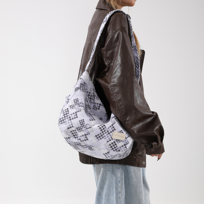Women's Cloth Color Block Streetwear Sewing Thread Zipper Shoulder Bag display picture 4