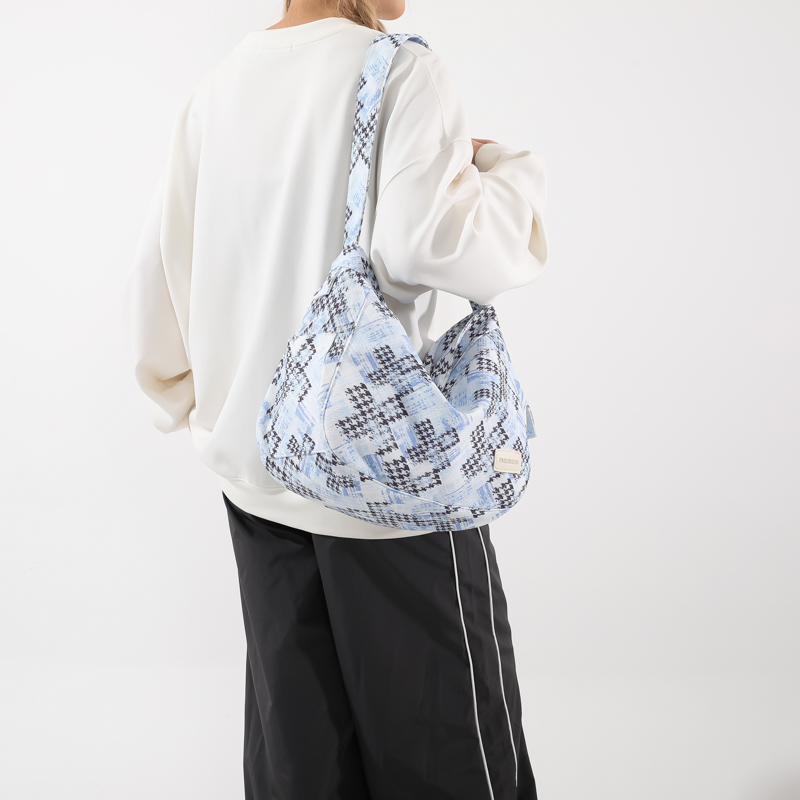 Women's Cloth Color Block Streetwear Sewing Thread Zipper Shoulder Bag display picture 1